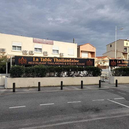 Hotel Restaurant Calypso, à 10 m de la plage Fos-sur-Mer Esterno foto