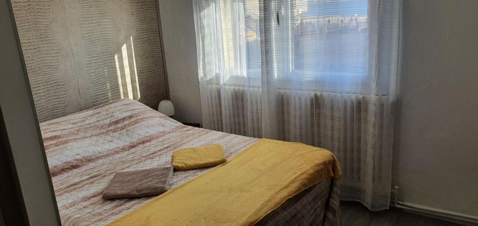 Hotel Restaurant Calypso, à 10 m de la plage Fos-sur-Mer Esterno foto