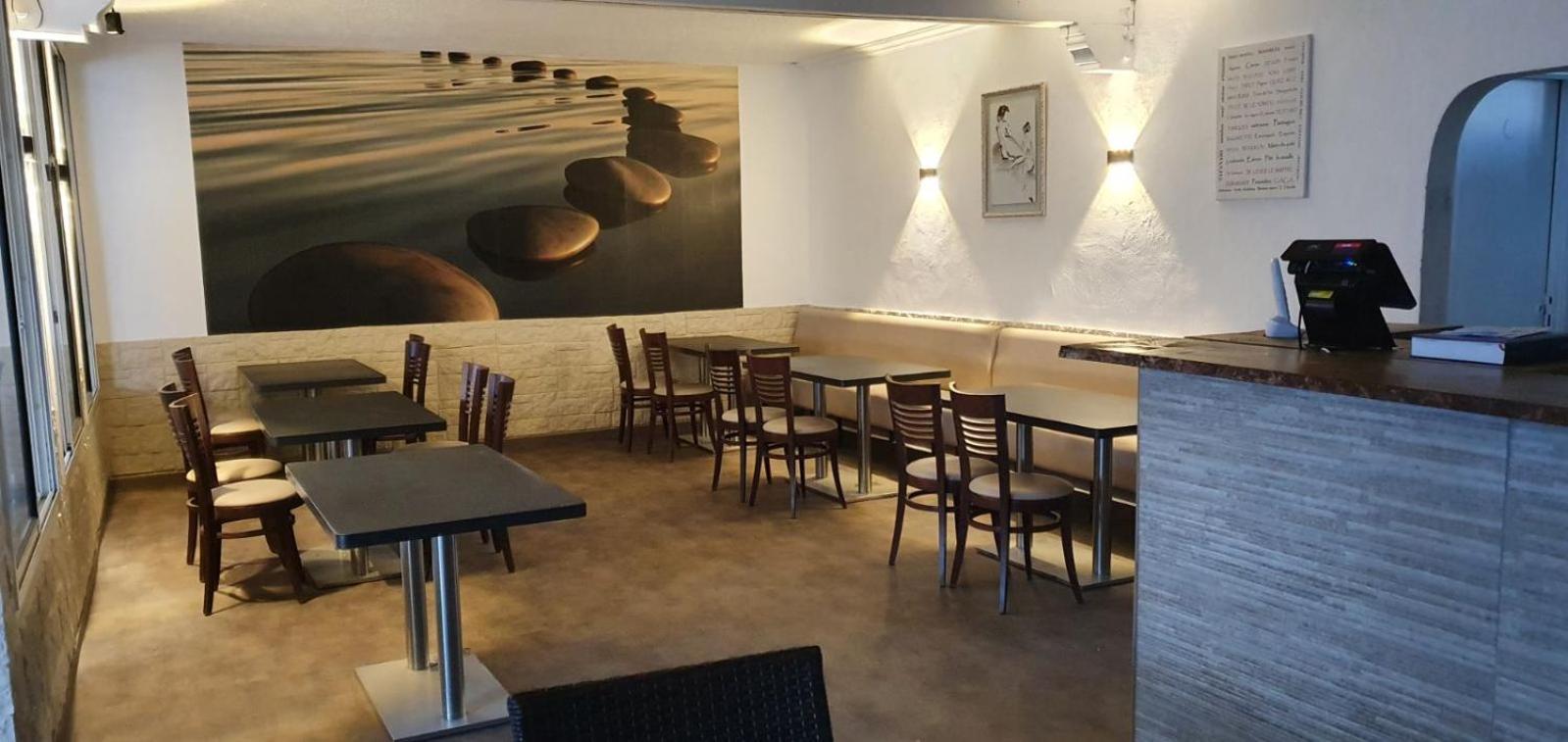 Hotel Restaurant Calypso, à 10 m de la plage Fos-sur-Mer Esterno foto