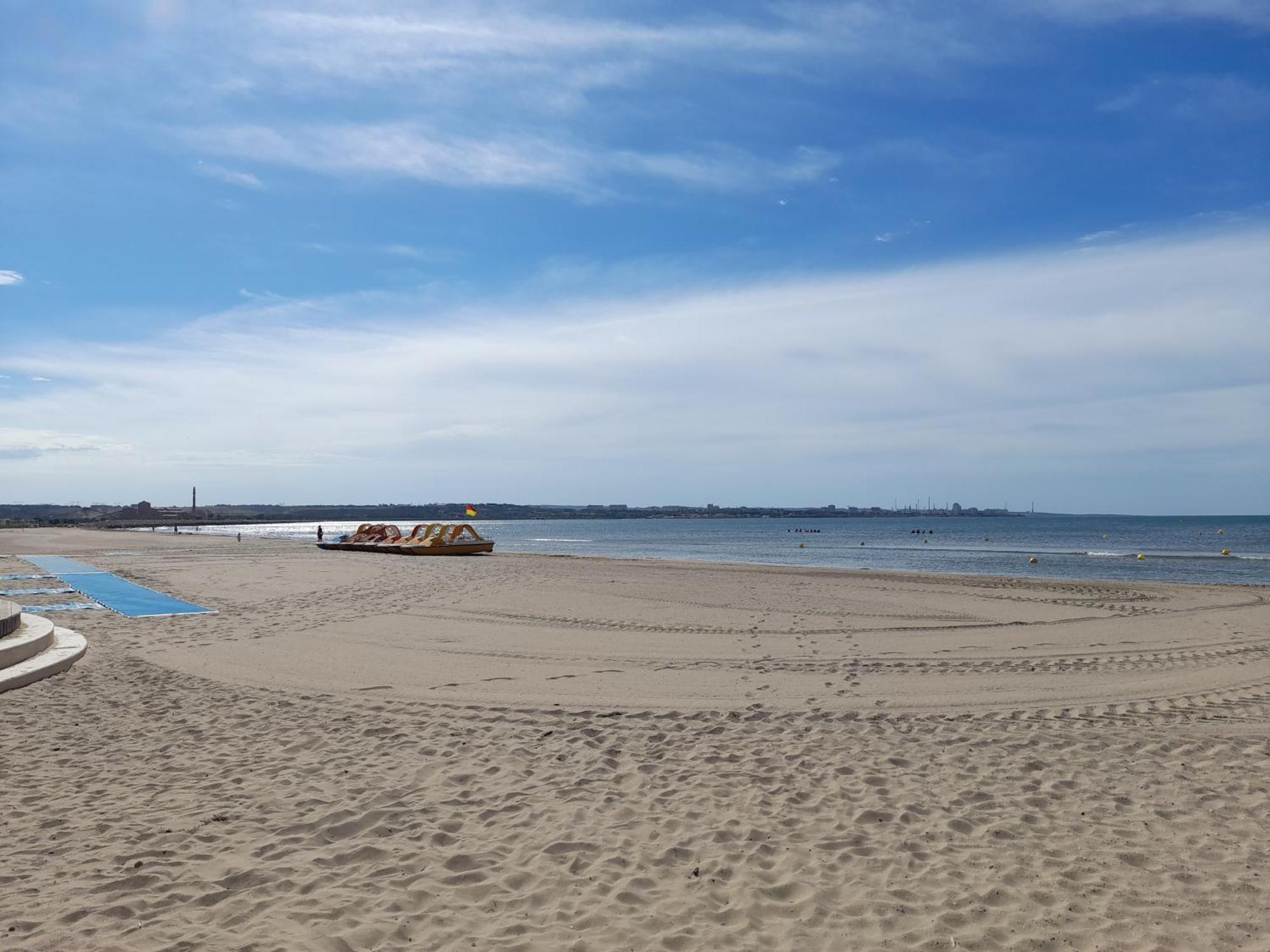 Hotel Restaurant Calypso, à 10 m de la plage Fos-sur-Mer Esterno foto
