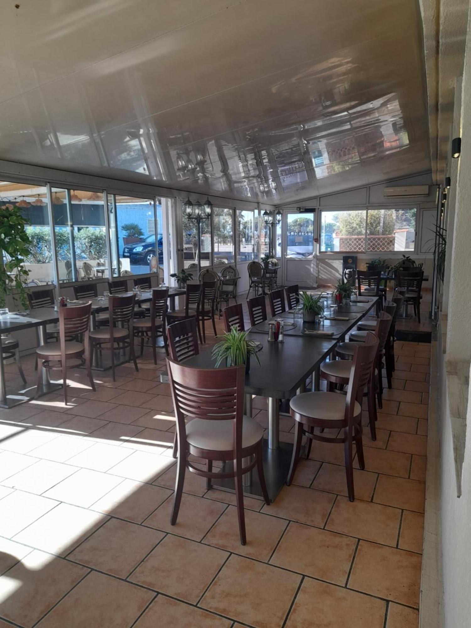 Hotel Restaurant Calypso, à 10 m de la plage Fos-sur-Mer Esterno foto