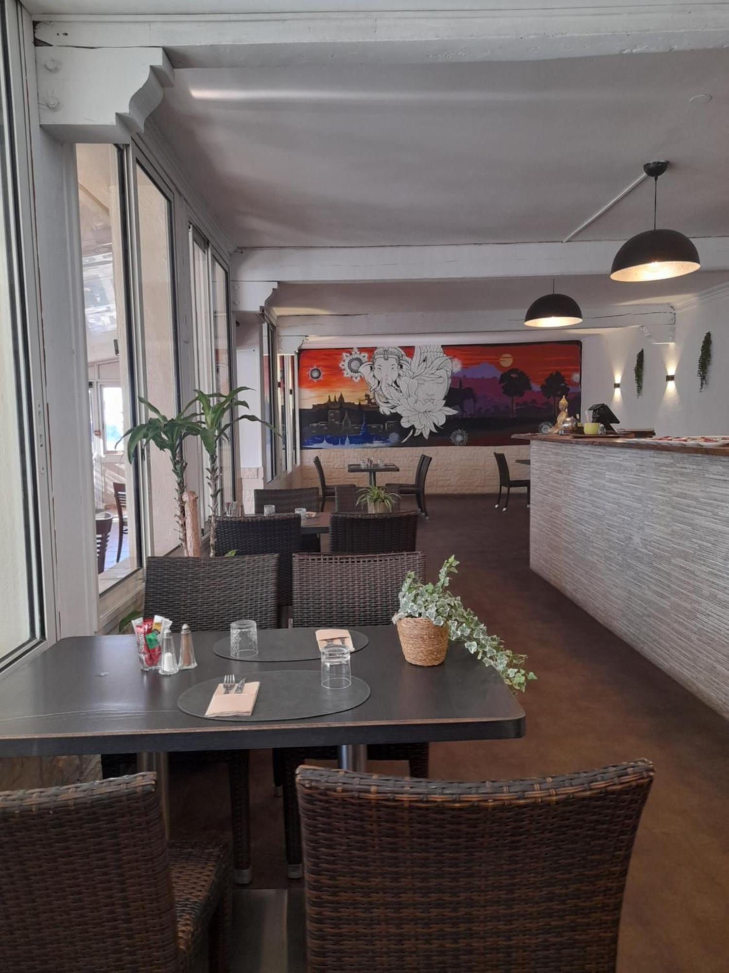 Hotel Restaurant Calypso, à 10 m de la plage Fos-sur-Mer Esterno foto