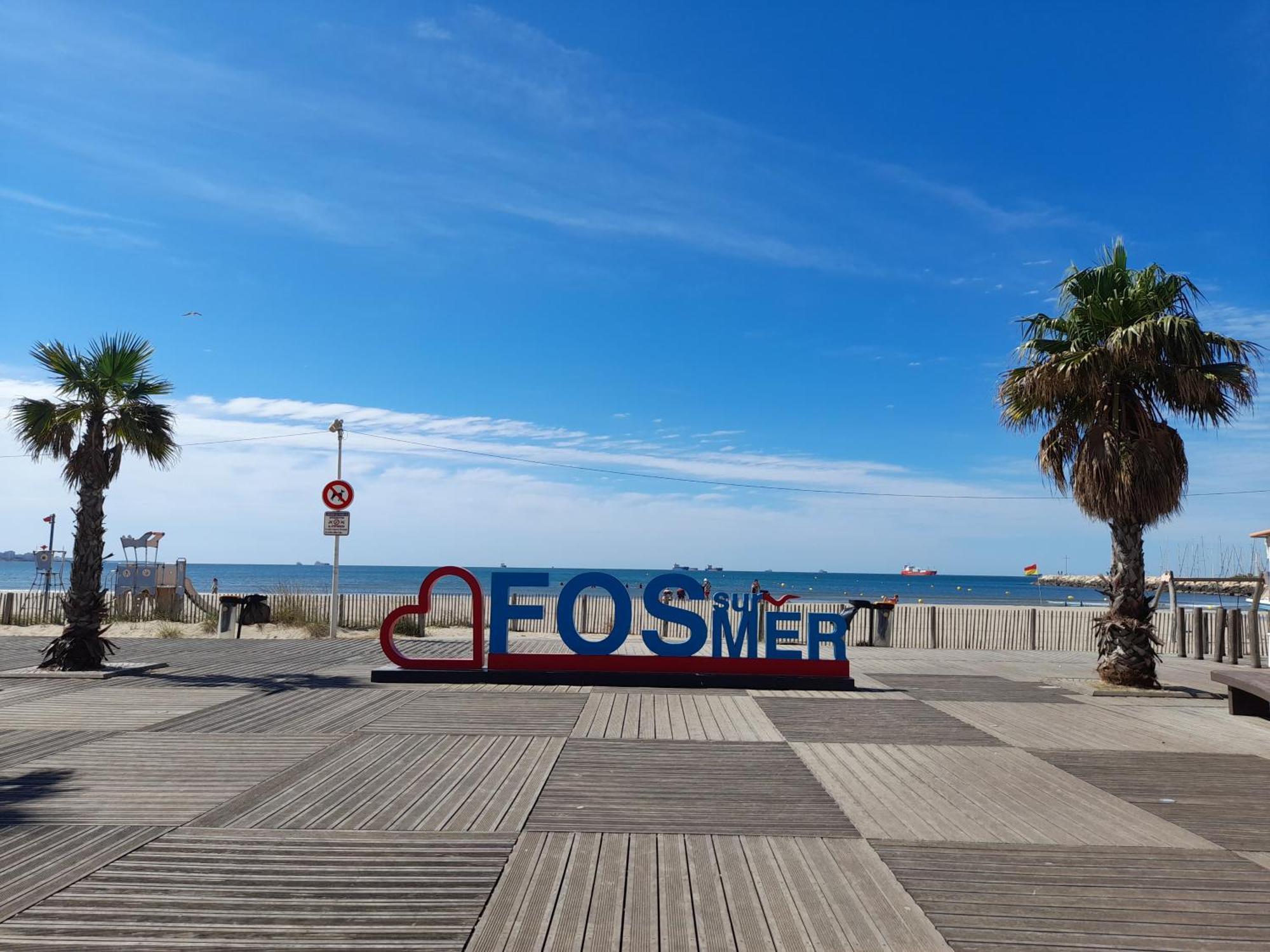 Hotel Restaurant Calypso, à 10 m de la plage Fos-sur-Mer Esterno foto