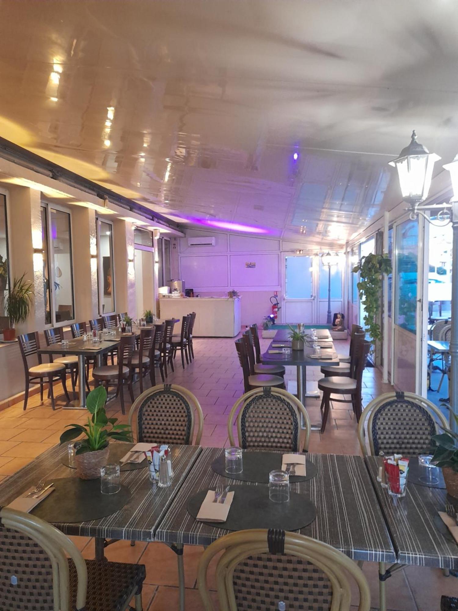 Hotel Restaurant Calypso, à 10 m de la plage Fos-sur-Mer Esterno foto