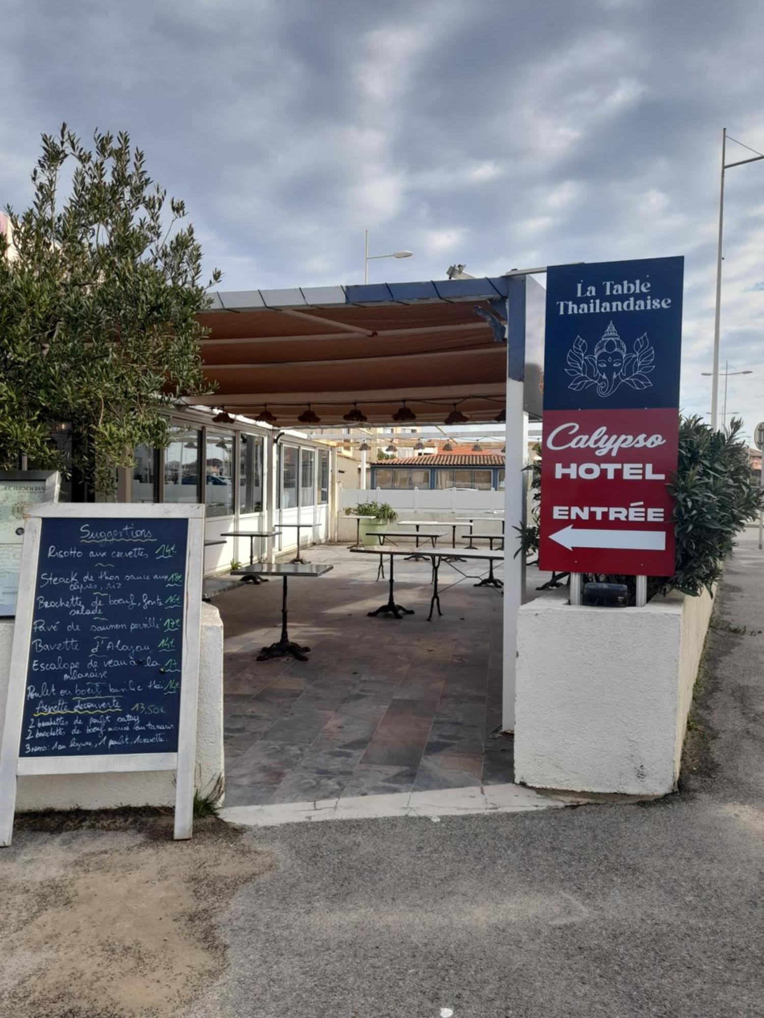 Hotel Restaurant Calypso, à 10 m de la plage Fos-sur-Mer Esterno foto