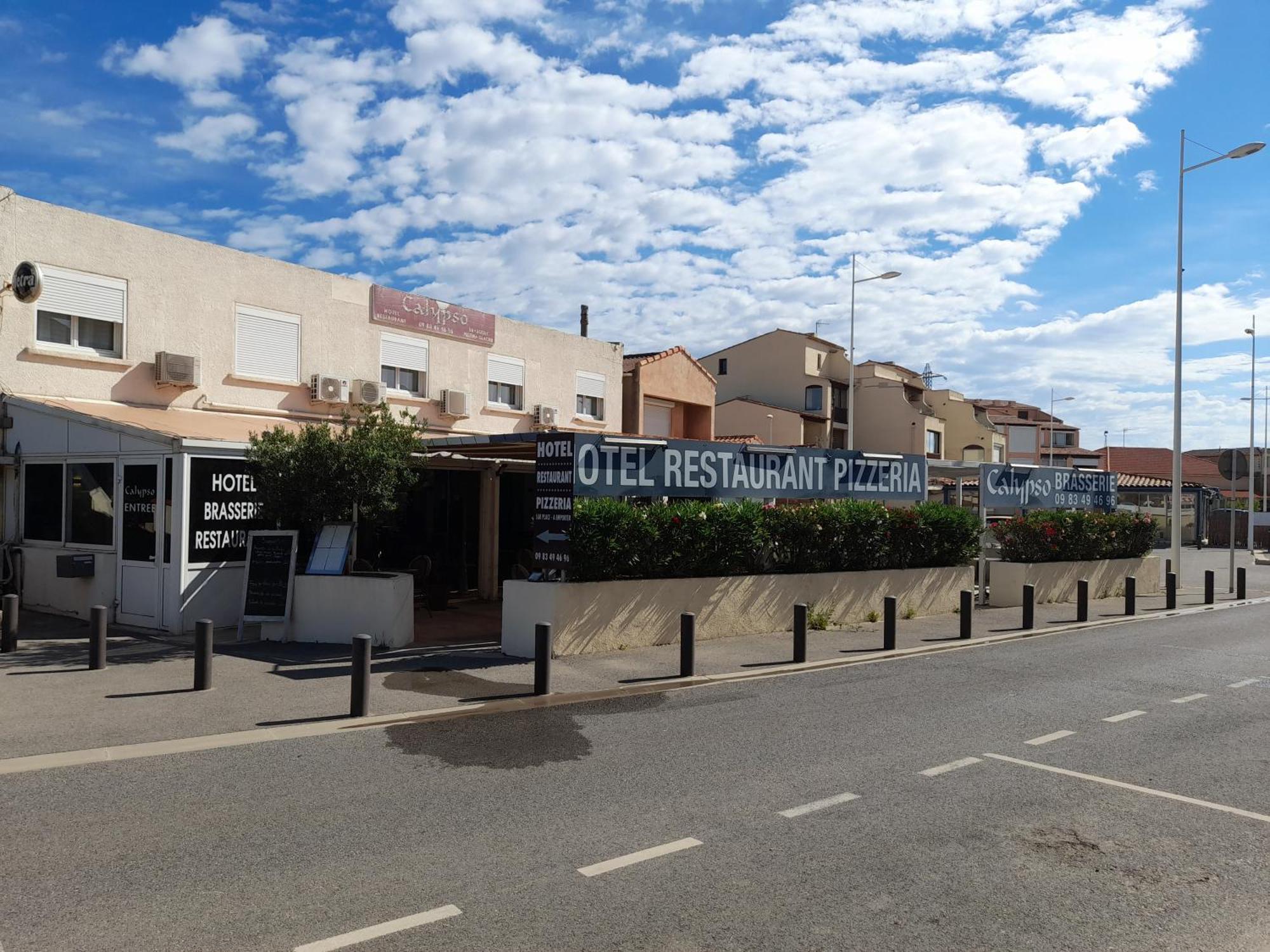 Hotel Restaurant Calypso, à 10 m de la plage Fos-sur-Mer Esterno foto