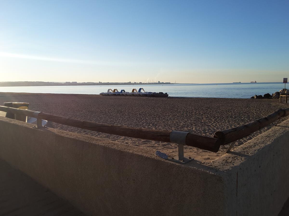 Hotel Restaurant Calypso, à 10 m de la plage Fos-sur-Mer Esterno foto