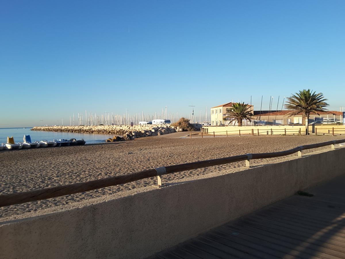 Hotel Restaurant Calypso, à 10 m de la plage Fos-sur-Mer Esterno foto